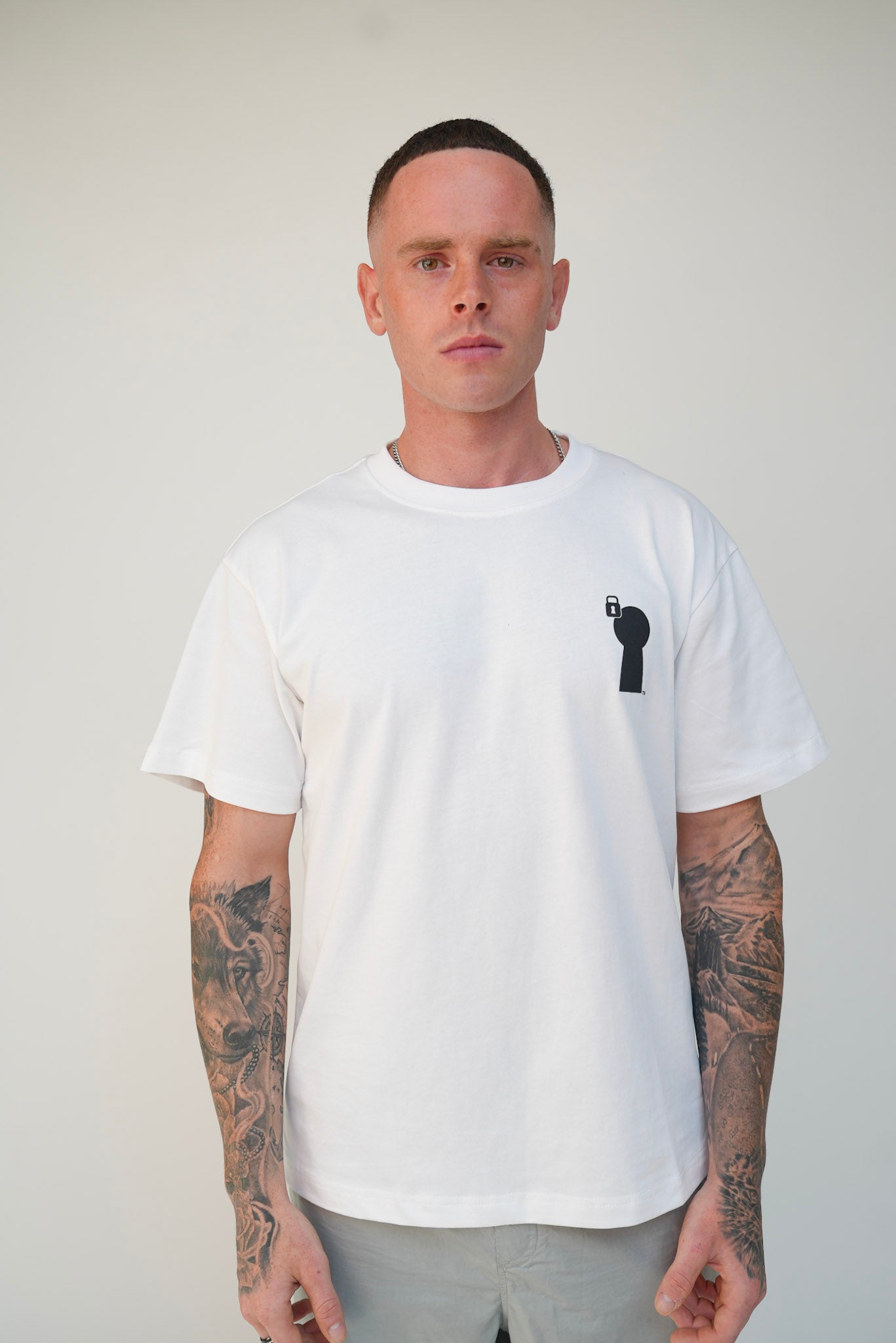 THE WORLD IS YOURS GRAPHIC TEE | WHITE