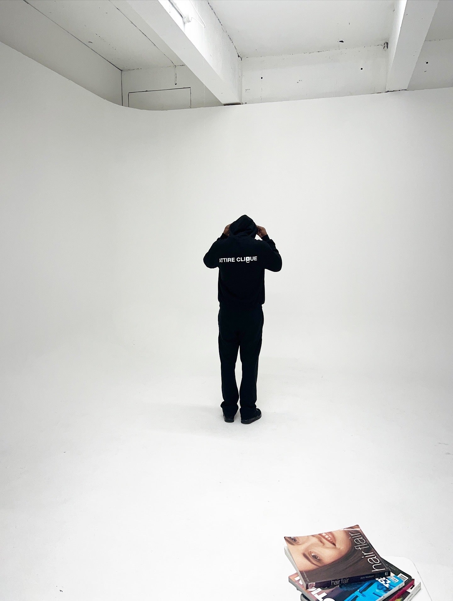 KEY LOGO HOODIE | BLACK