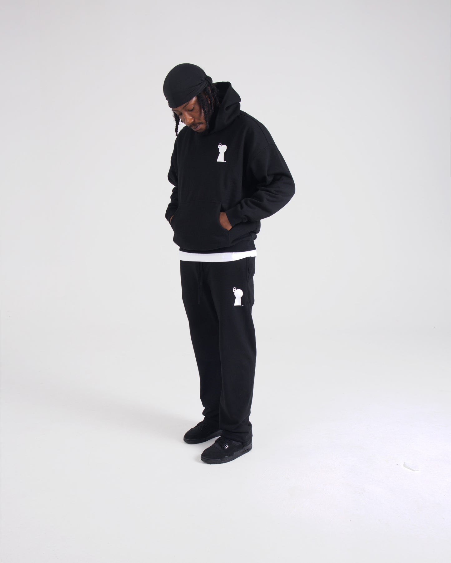 KEY LOGO HOODIE | BLACK